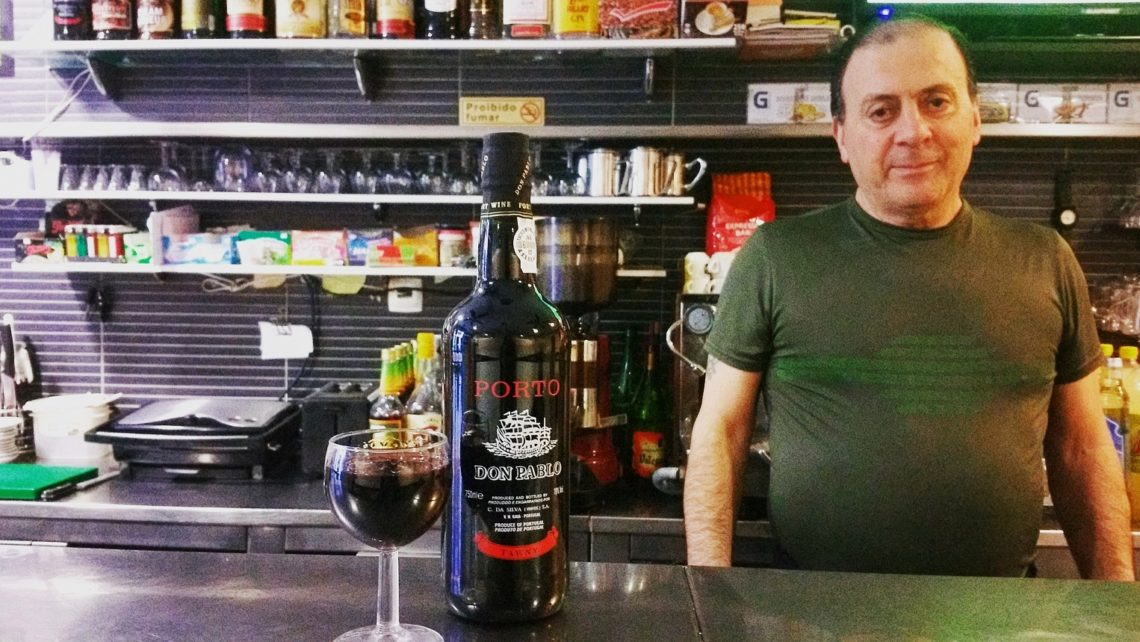 carlos-the-bartender-at-porta-azul